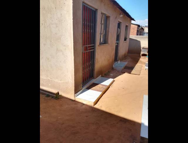 6 BEDROOM HOUSE FOR SALE IN XUBENE